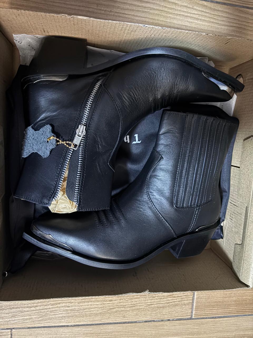 Black cowboy chelsea boot in leather with metal toe for men  display picture 3