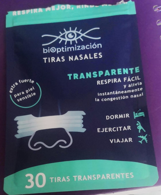 Pack de tiras nasales transparentes en primer plano, con el empaque bien legible